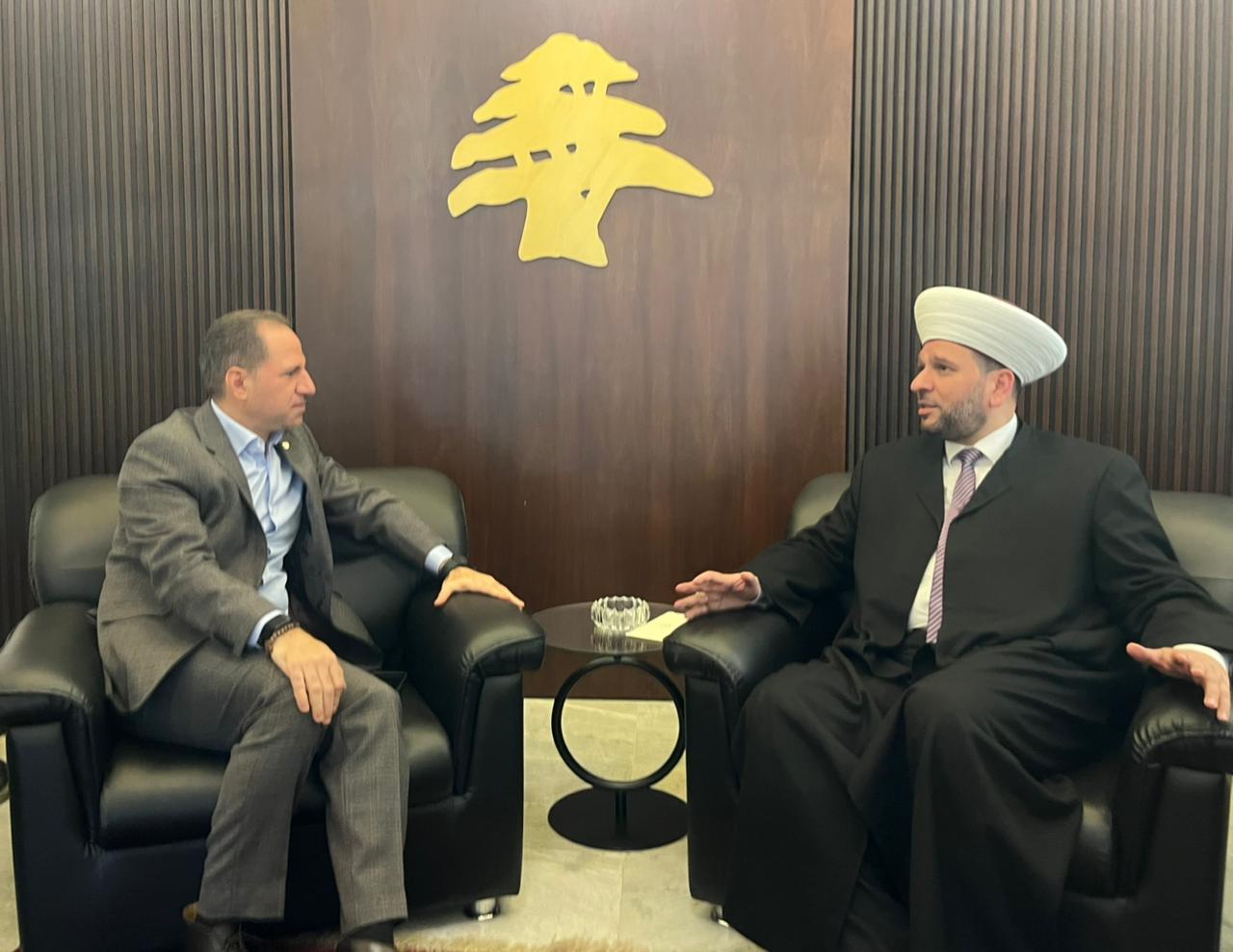 رئيس الكتائب يستقبل عضو المجلس الشرعي الإسلامي الأعلى الشيخ فايز سيف